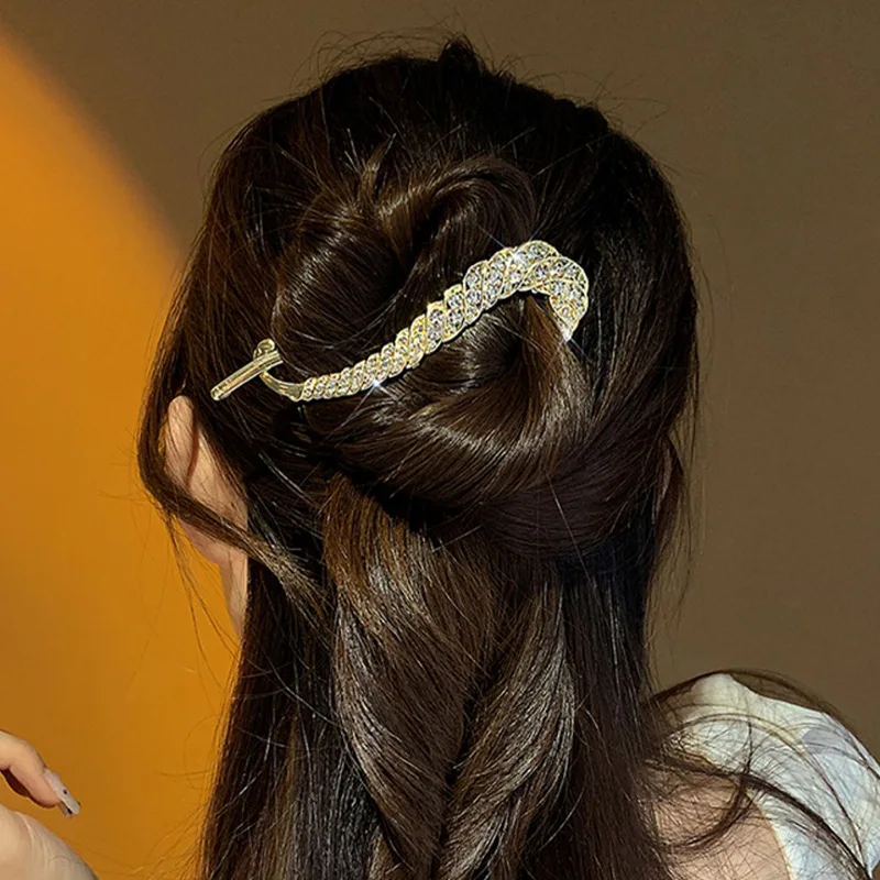 Exquisite Figure Eight Rhinestone Twist Hair Clip Elegant Sparkling Hair Accessories Luxury Hairpin Fashion Jewelry for Women - Image 3